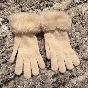 Elegant Cream Fur-Trimmed Gloves
